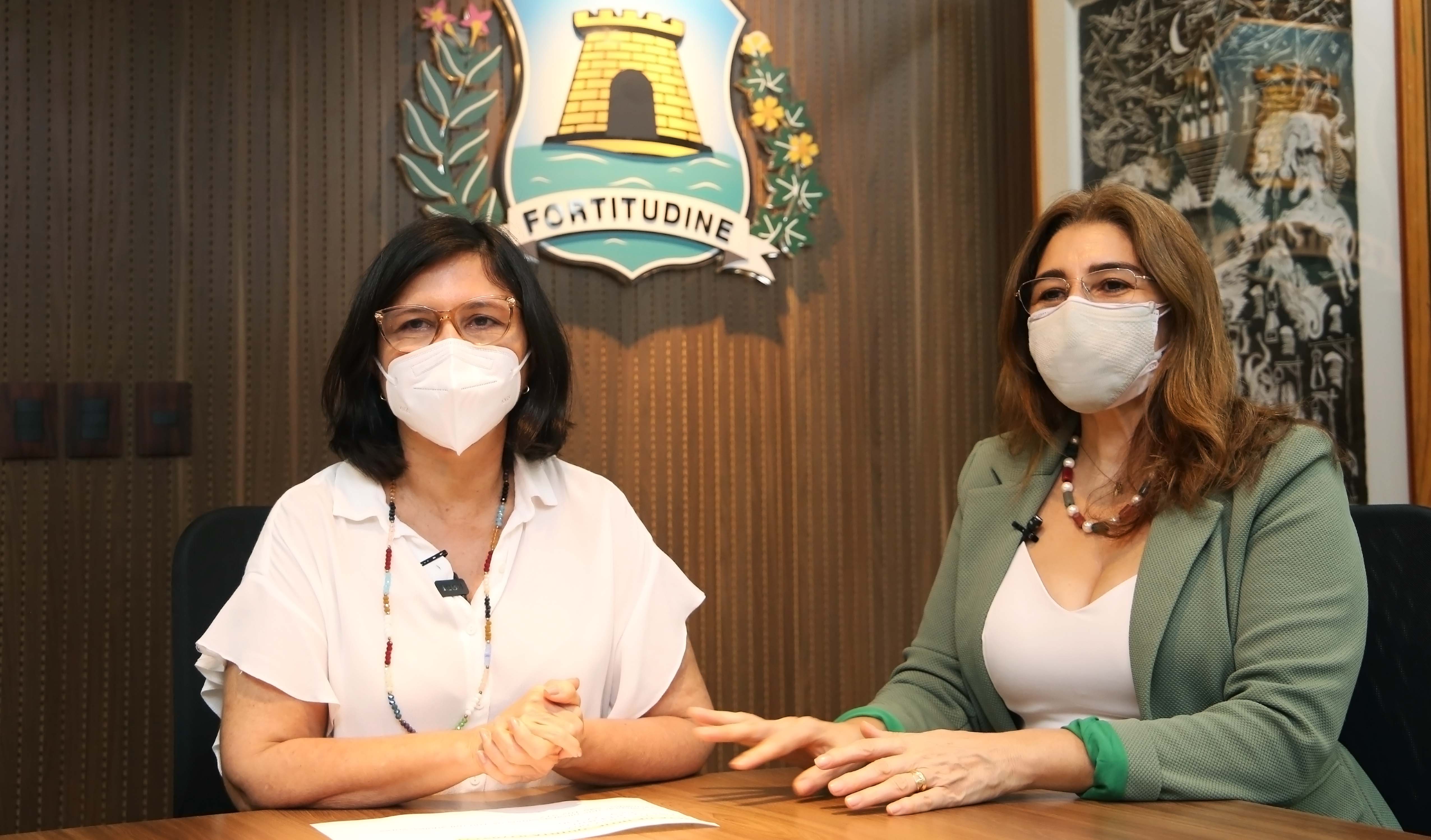 ana estela leite e dalila saldanha posam para a foto